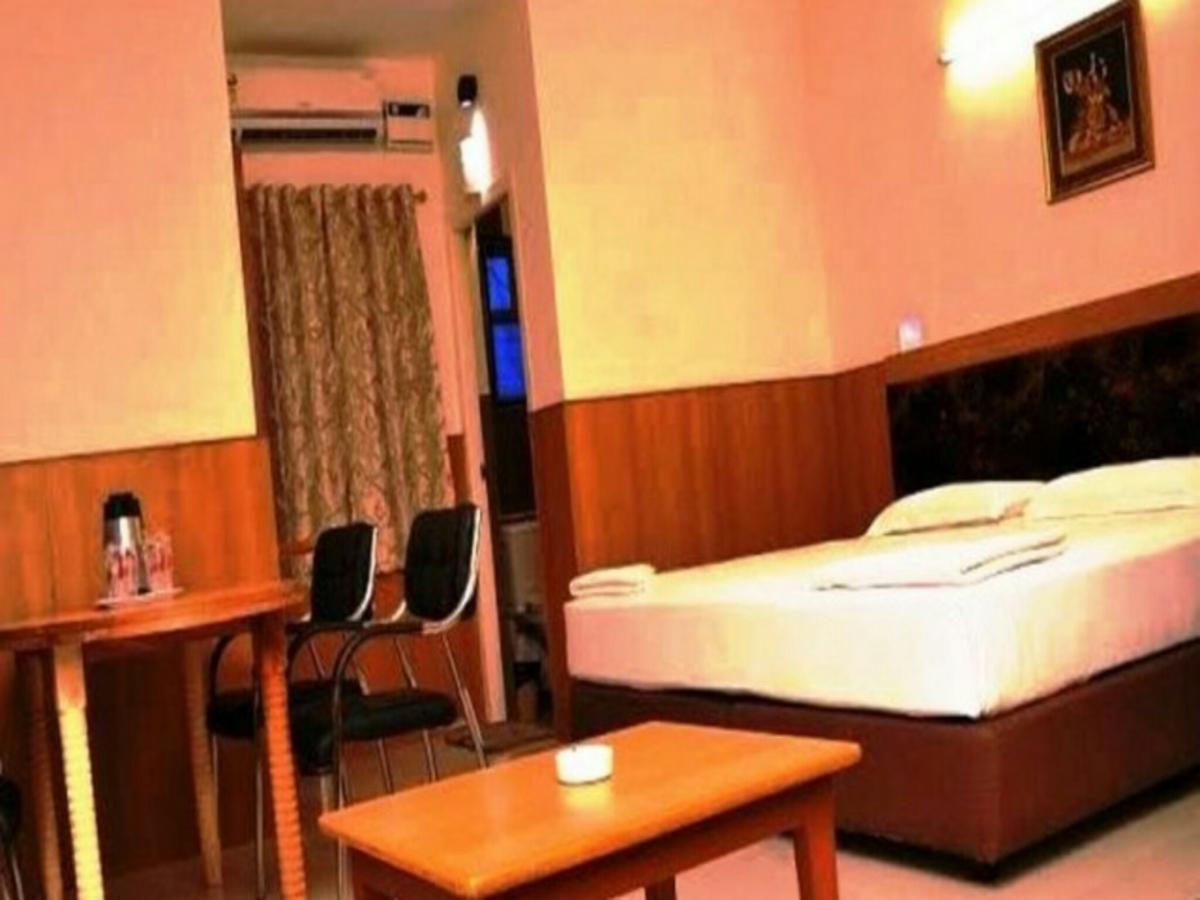 Hotel J Maariot Erode Bagian luar foto